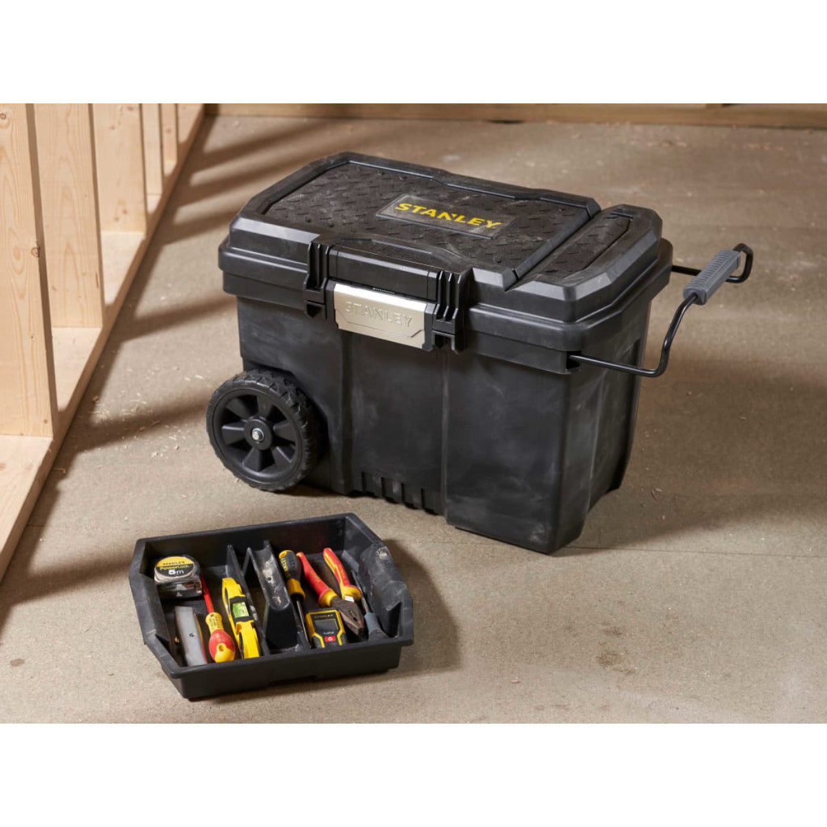 STANLEY Hand Tools One-Touch Latch Mobile Job Chest 52 litre STA133090