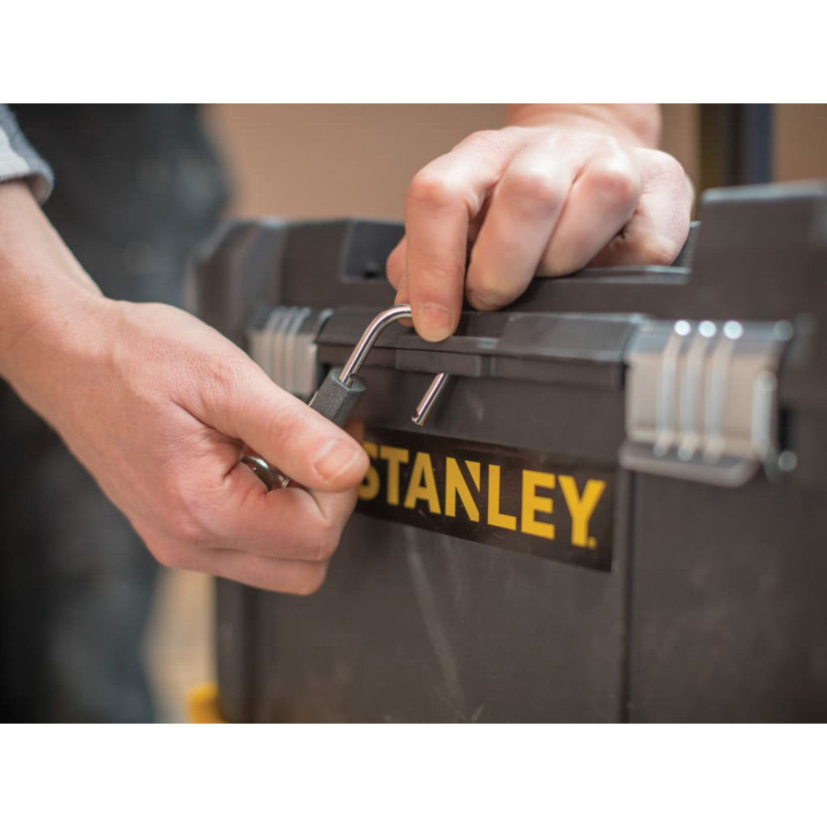 STANLEY Hand Tools Essential Rolling Workshop STA180151