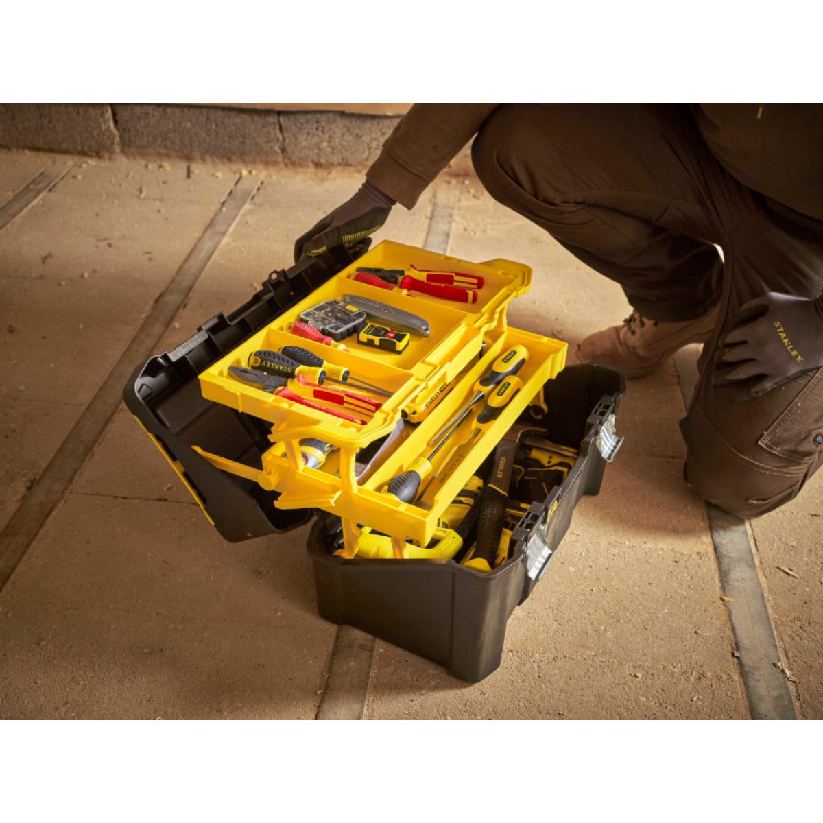 STANLEY Hand Tools Essentials Cantilever Toolbox 49cm (19in) STA183397