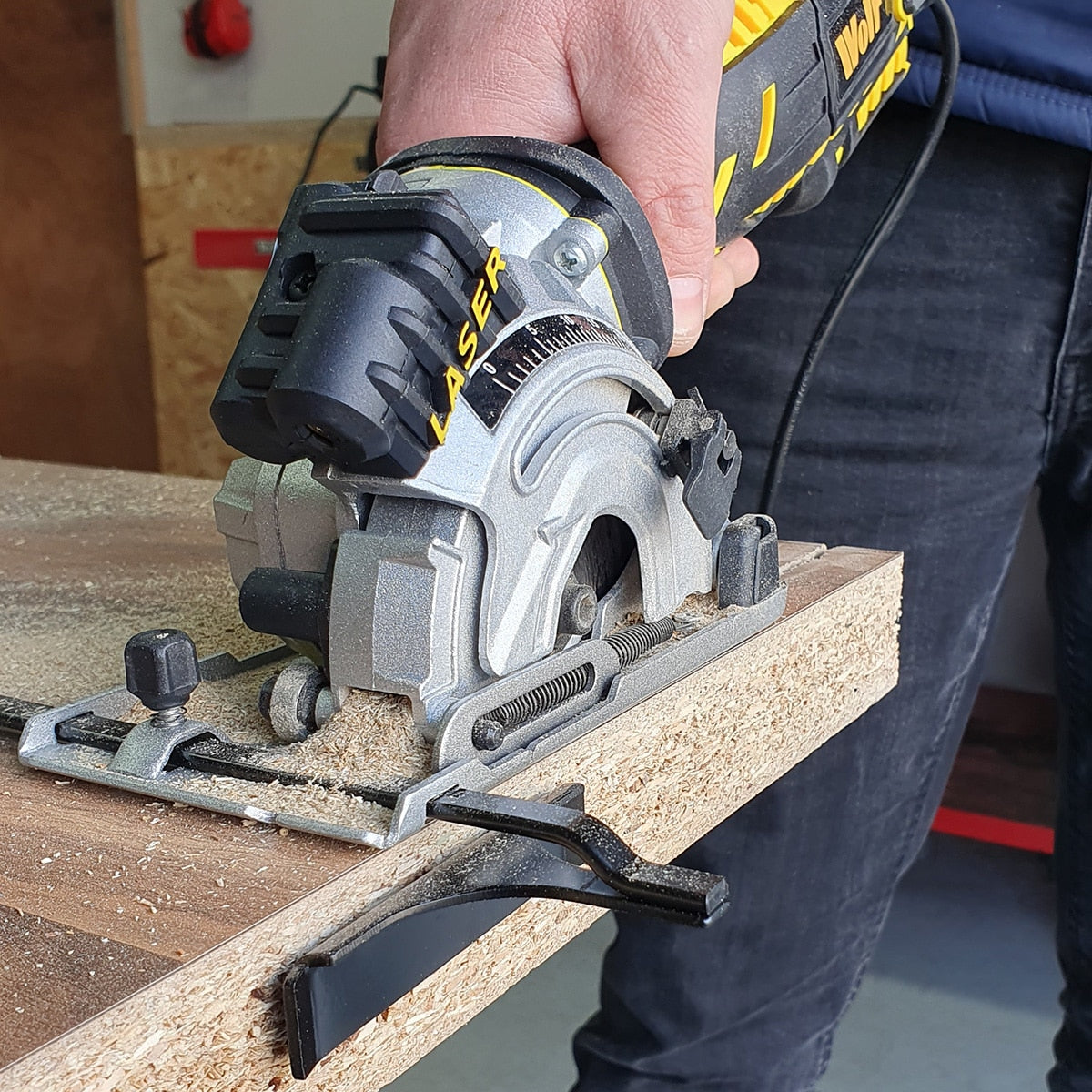 Wolf 89mm Plunge Saw 705w with Sure Grip - Image 9
