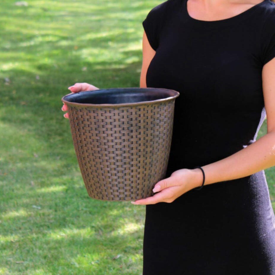 Large Rattan Effect Plastic Plant Pot - Image 3