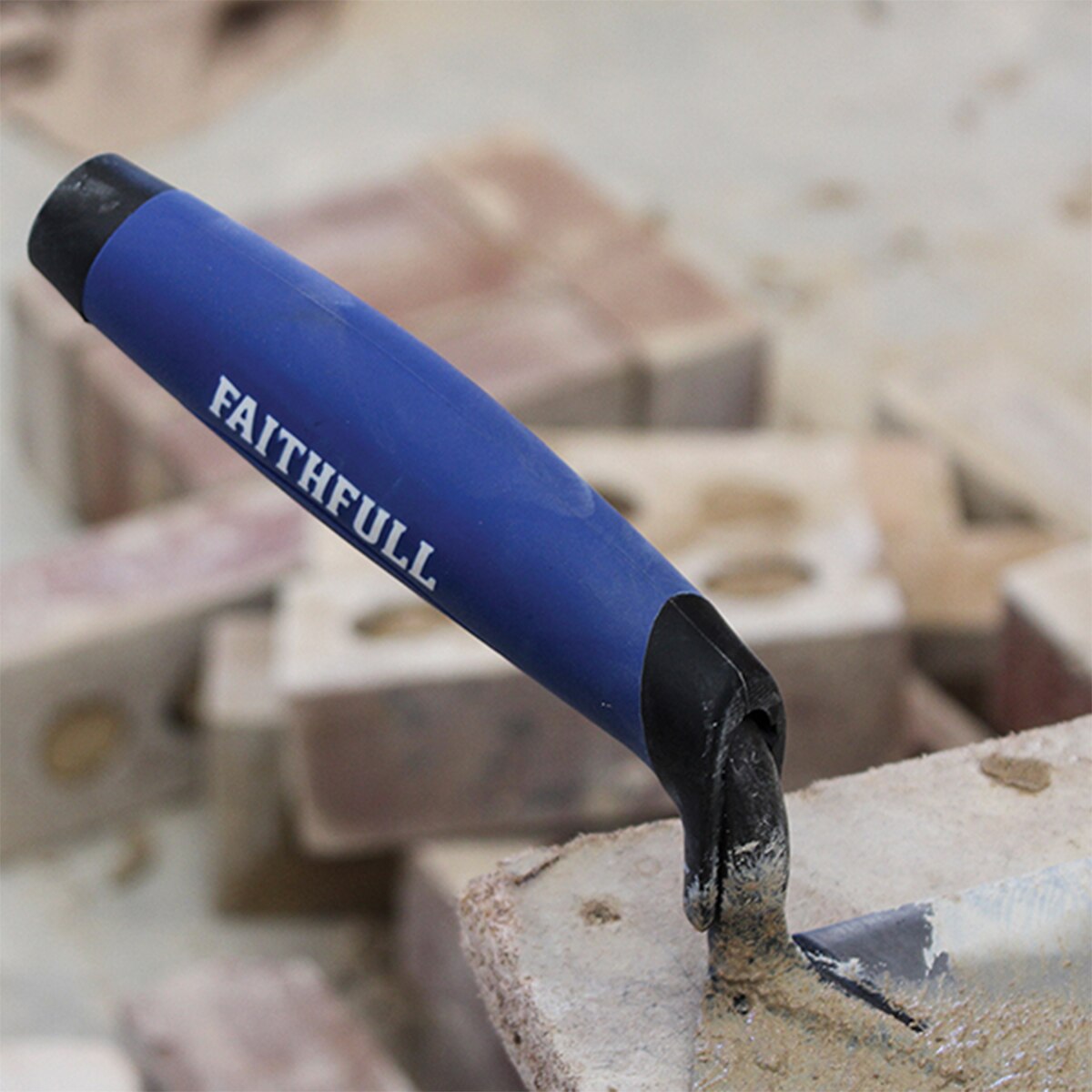 Faithfull Prestige Philadelphia Pattern Brick Trowel 250mm (10in) - FAIPTFBT10P - Image 2