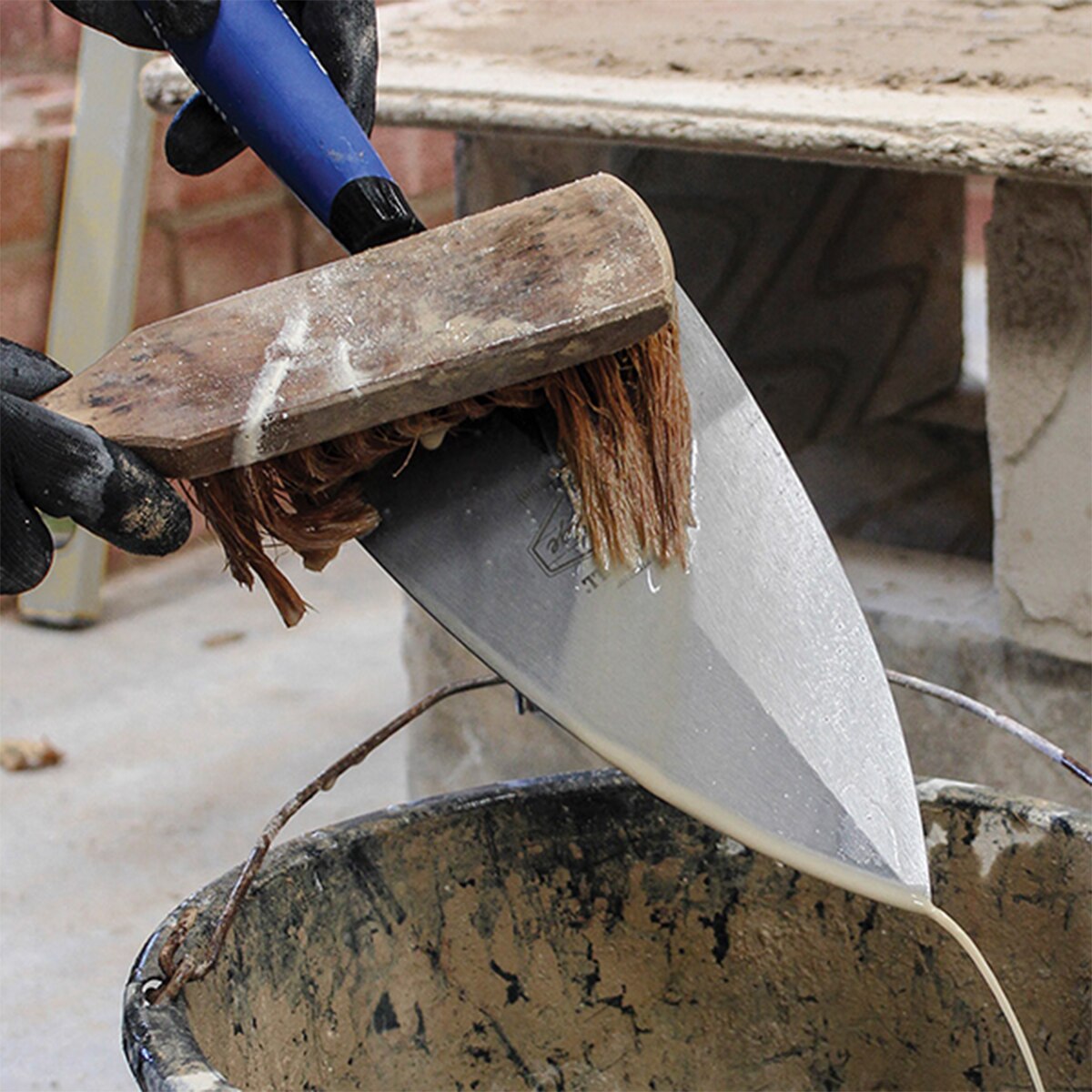 Faithfull Prestige Philadelphia Pattern Brick Trowel 275mm (11in) - FAIPTFBT11P - Image 4