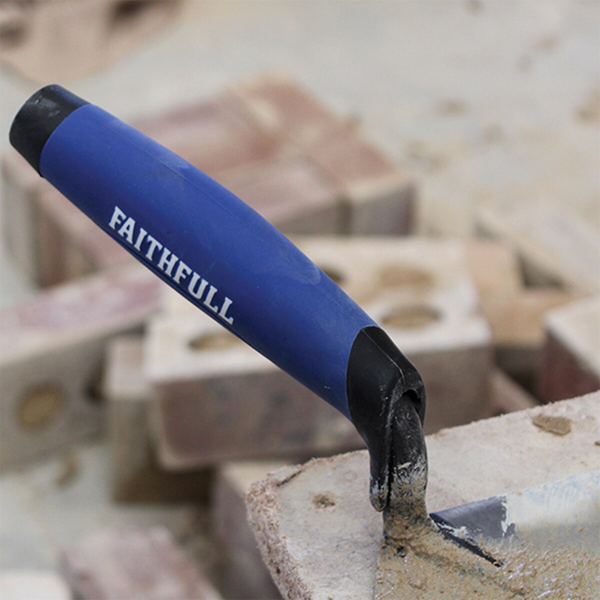 Faithfull Prestige Philadelphia Pattern Brick Trowel 300mm (12in) - FAIPTFBT12P - Image 4