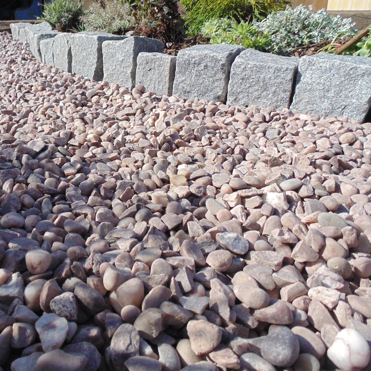 Deco-Pak Cheshire Pink 14mm Decorative Aggregate - Image 4