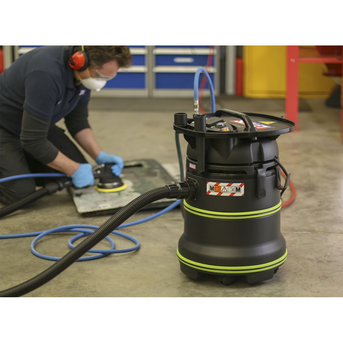 Sealey Vacuum Cleaner Industrial Dust-Free Wet/Dry 35L Self-Clean Filter - Image 2