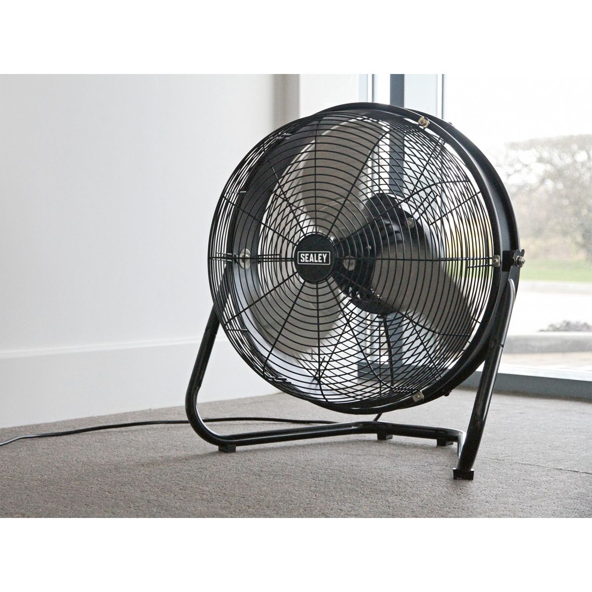Sealey Industrial High Velocity Floor Fan with Internal Oscillation 18" - Image 7