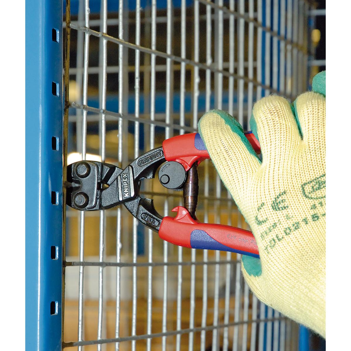 KNIPEX Cobolt 71 32 200SB Compact Bolt Cutters with Sprung Handle, 200mm - Image 2