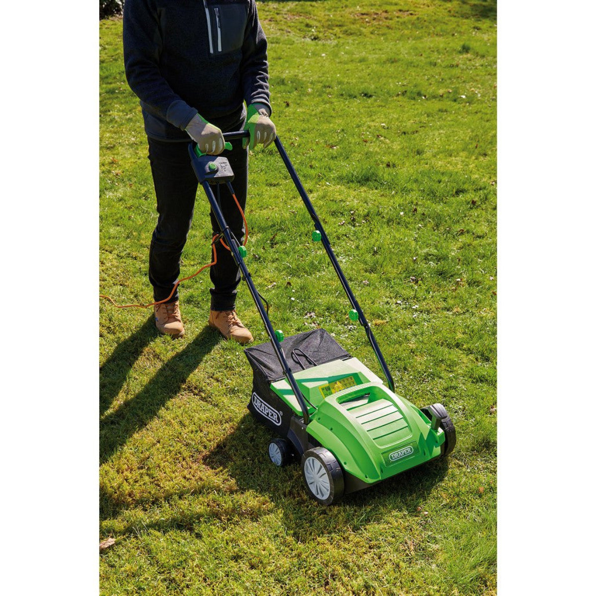 Draper 230V 2-in-1 Lawn Aerator and Scarifier, 320mm, 1500W 97921