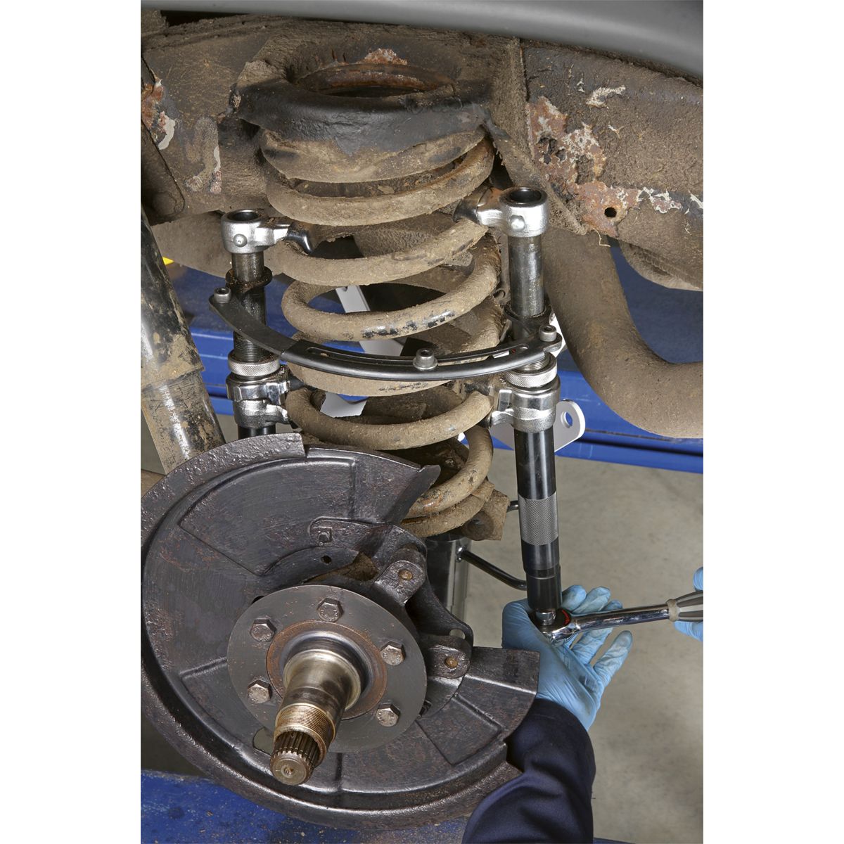 Sealey Heavy-Duty Coil Spring Compressor Set 1200kg/Pair 2pc - Image 2