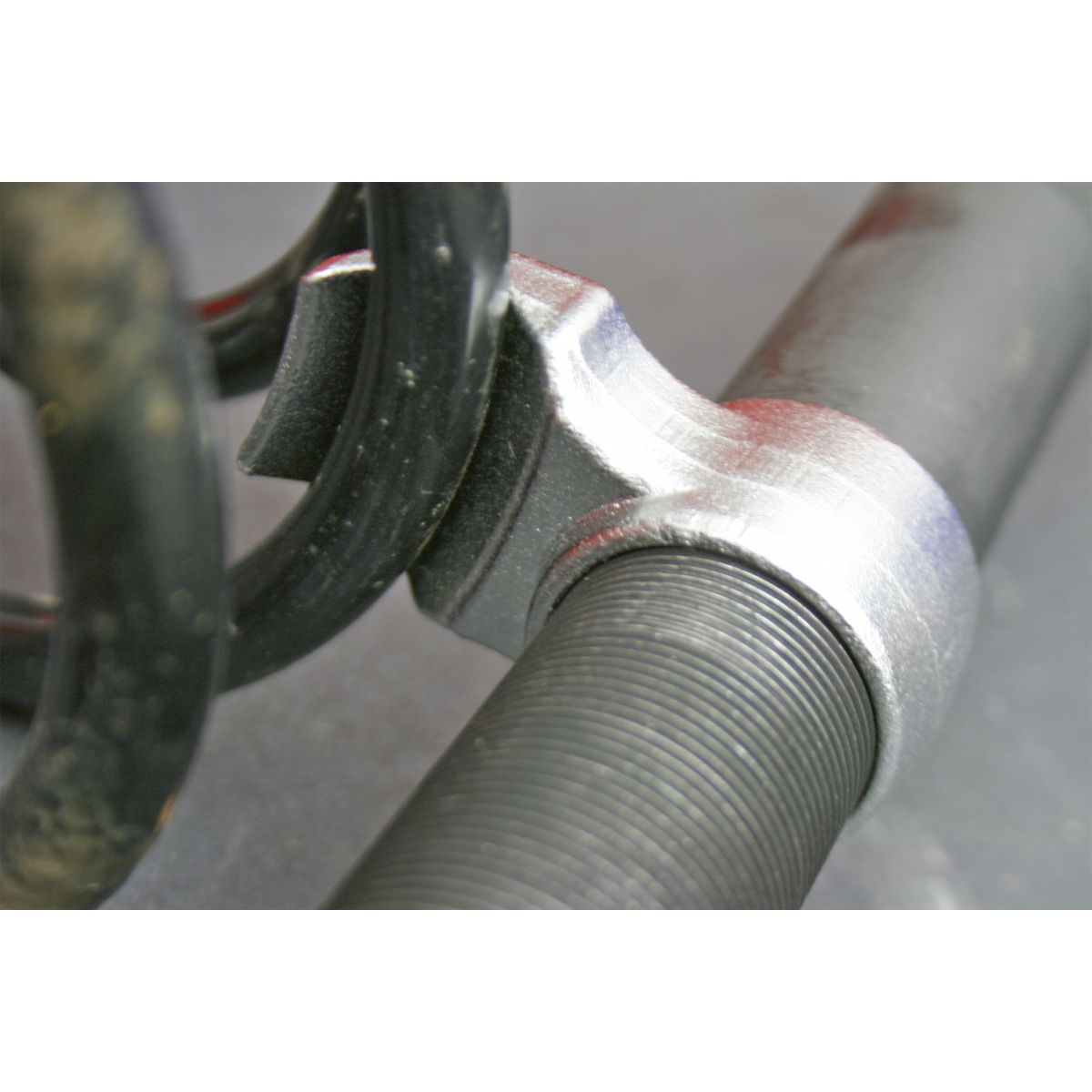 Sealey Heavy-Duty Coil Spring Compressor Set 2500kg/Pair 2pc - Image 3