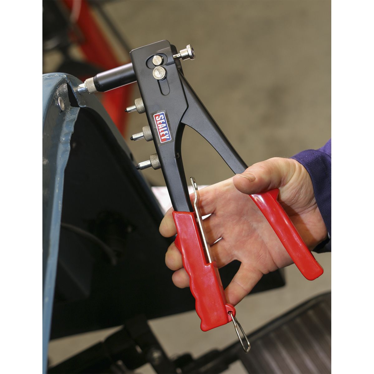Sealey Threaded Nut Riveting Kit - Image 2