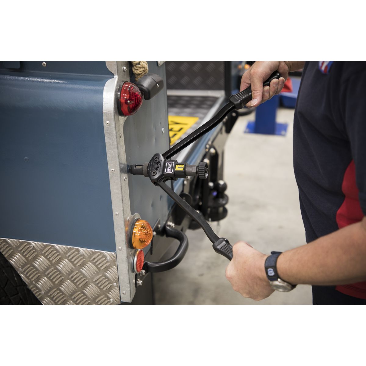 Sealey Long-Arm Threaded Nut Riveter - Image 7
