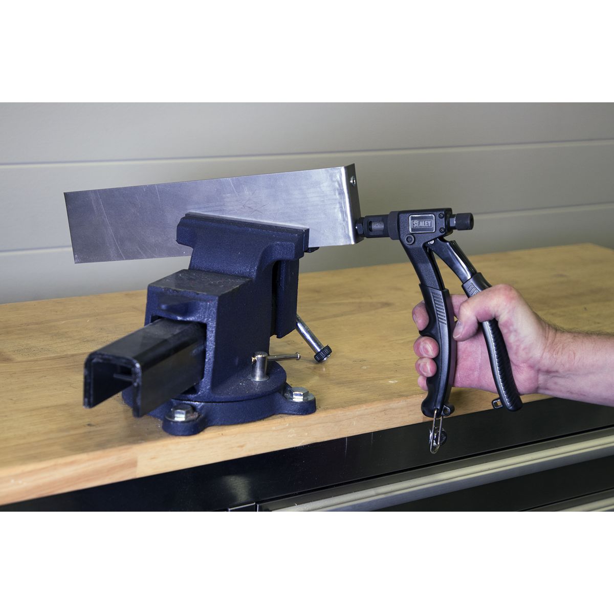 Sealey Threaded Nut Riveter - Image 3
