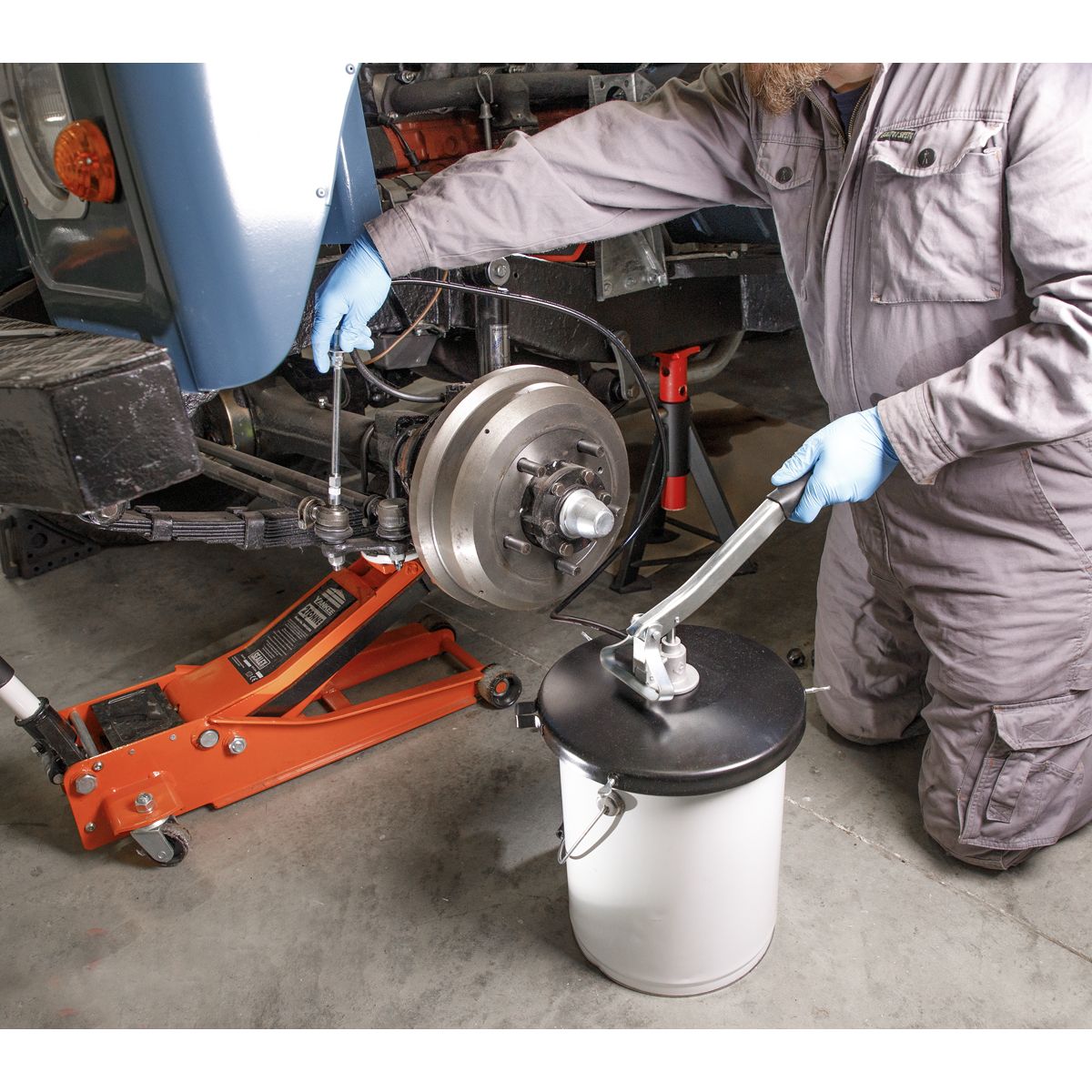 Sealey Extra-Heavy-Duty Grease Pump with Follower Plate 12.5kg - Image 4