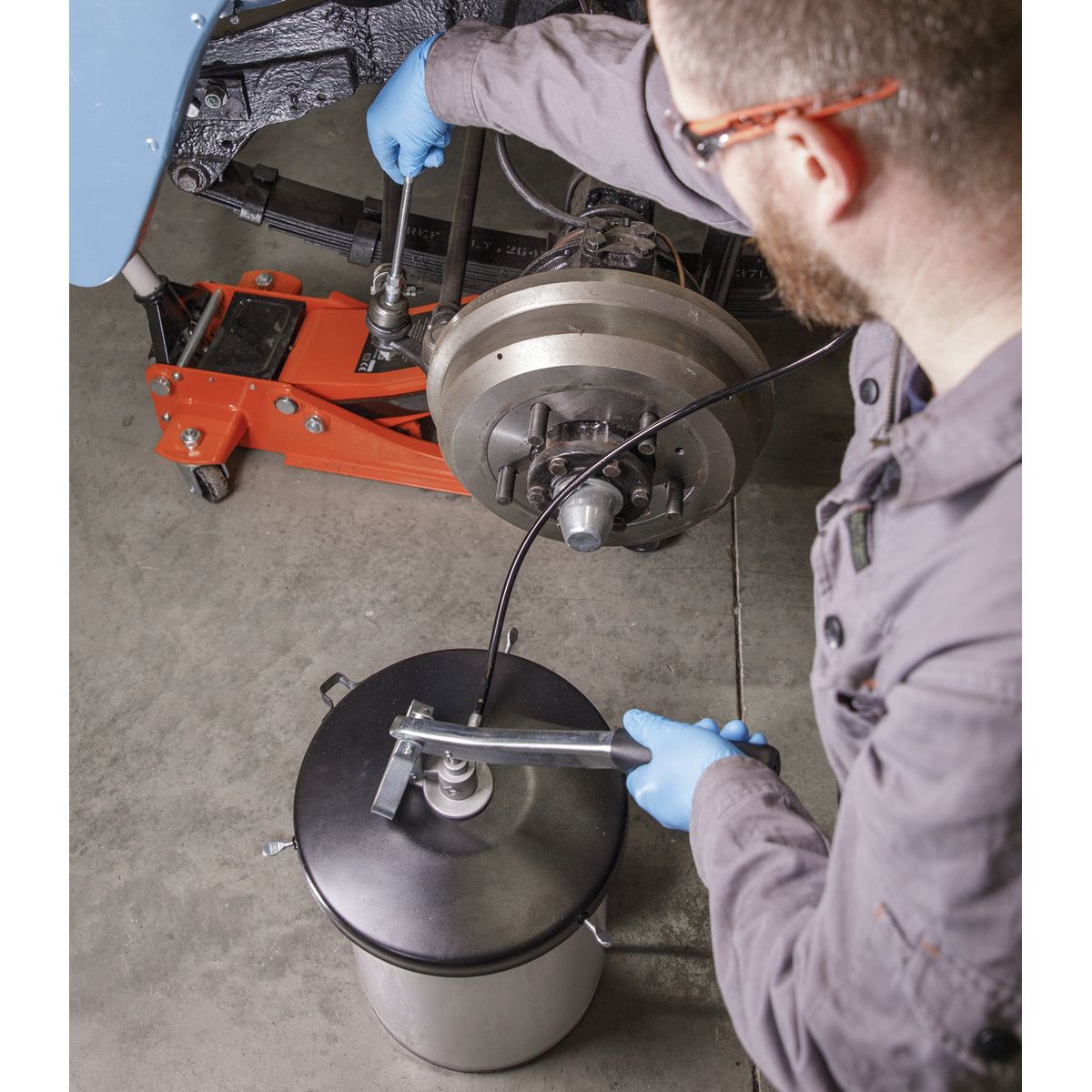 Sealey Extra-Heavy-Duty Grease Pump with Follower Plate 12.5kg - Image 5