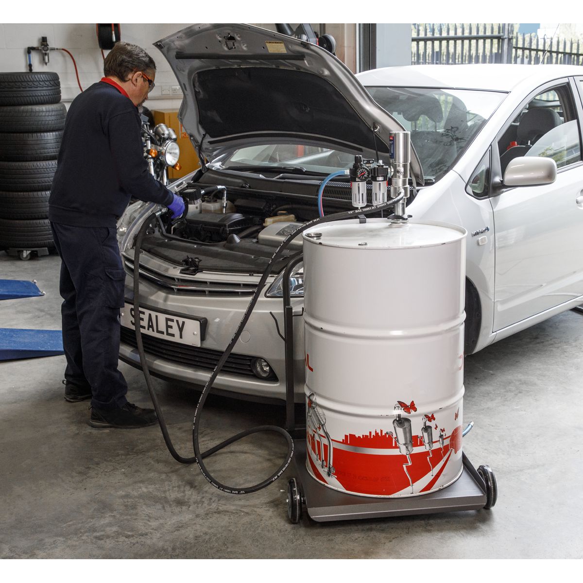 Sealey Air Operated Oil Dispensing System - Image 3