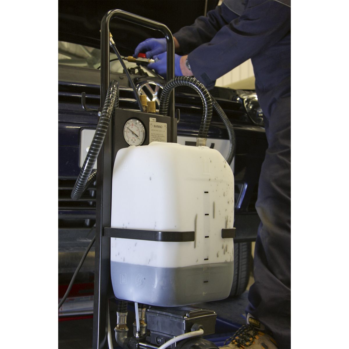 Sealey Mobile Oil Extractor 12L - Image 2