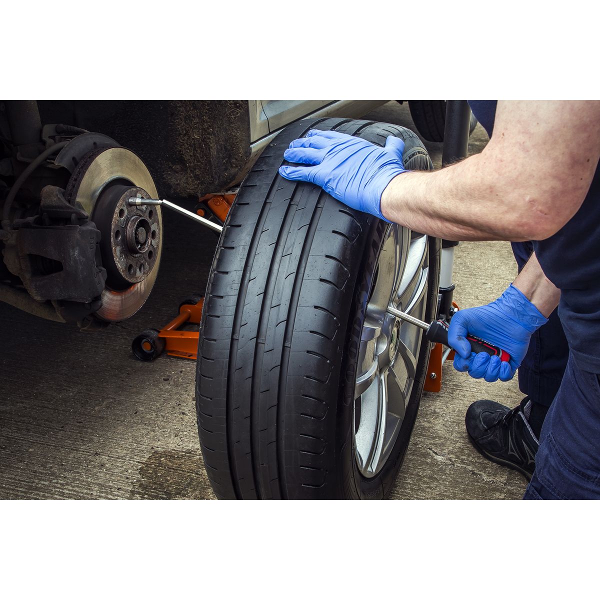 Sealey Premier WheelEazy Wheel Fitting & Alignment Tool - Image 2