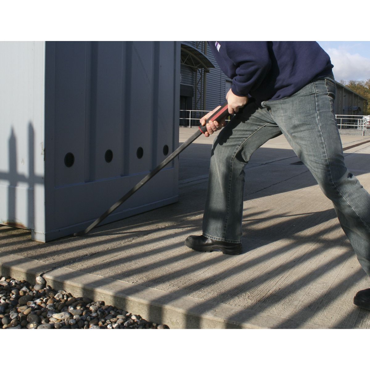 Sealey Premier Heavy-Duty 45¬∞ Pry Bar with Hammer Cap 1220mm - Image 4