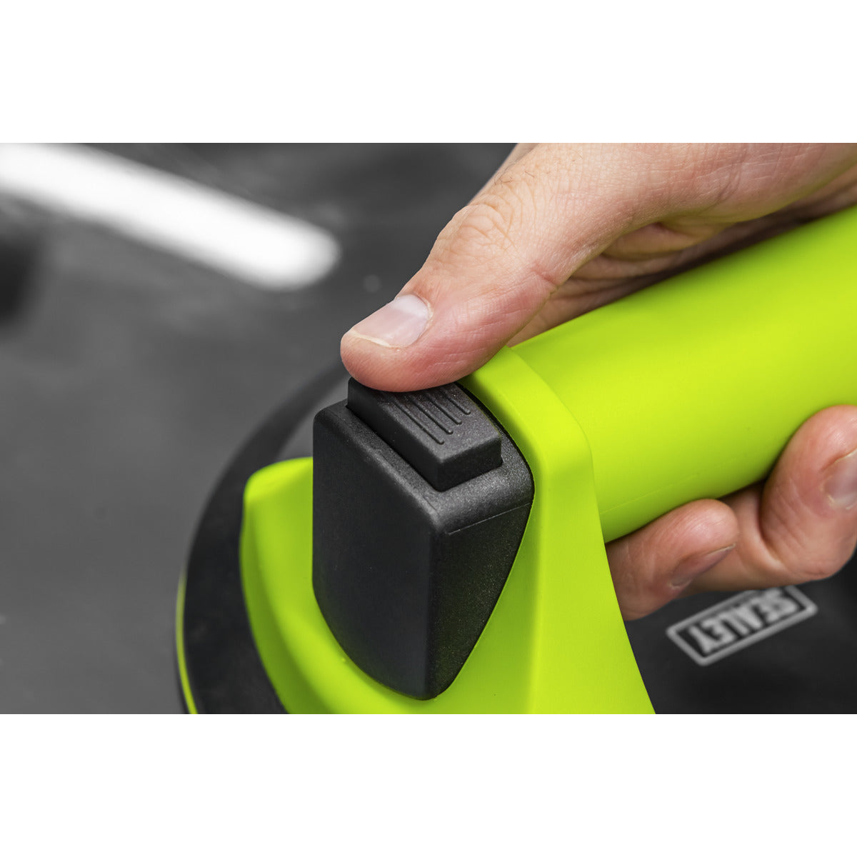 Sealey Heavy Lift Suction Cup with Vacuum Grip Pressure Gauge AK9894