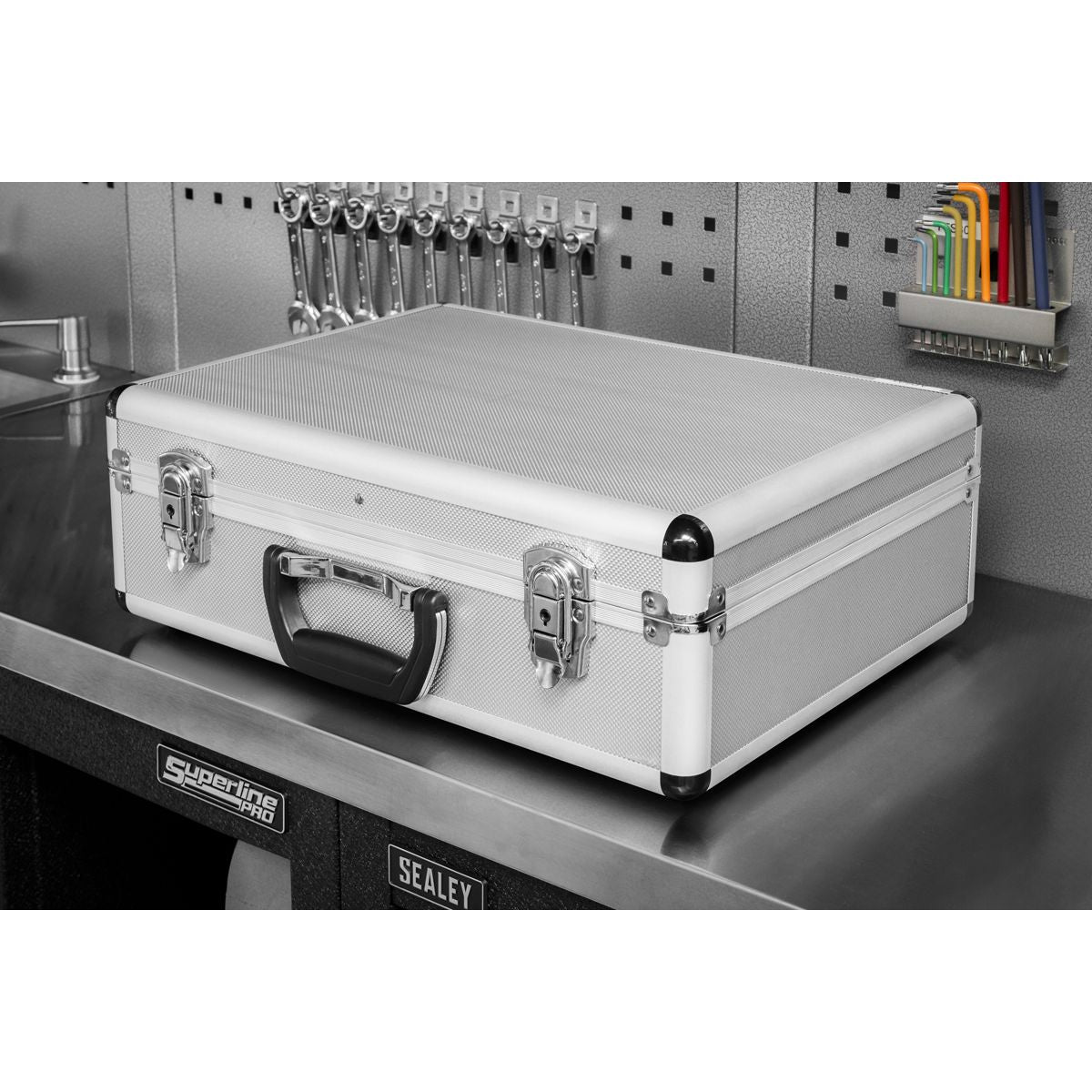 Sealey Aluminium Tool Case with Radiused Edges - Image 3