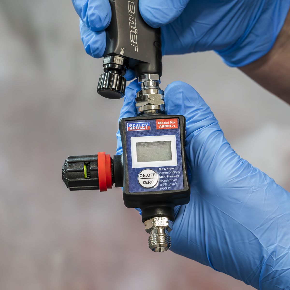 Sealey On-Gun Digital Pressure Regulator/Gauge - Image 4