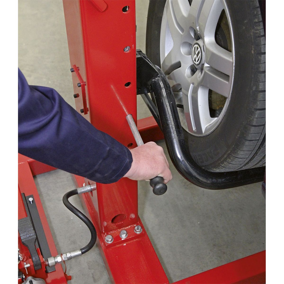 Sealey Air/Hydraulic Vehicle Lift with Foot Pedal 1.5 Tonne - Image 5