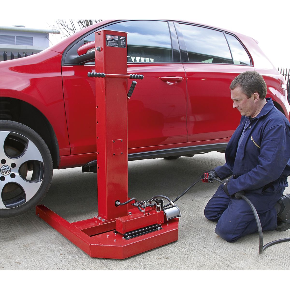 Sealey Air/Hydraulic Vehicle Lift with Foot Pedal 1.5 Tonne - Image 9