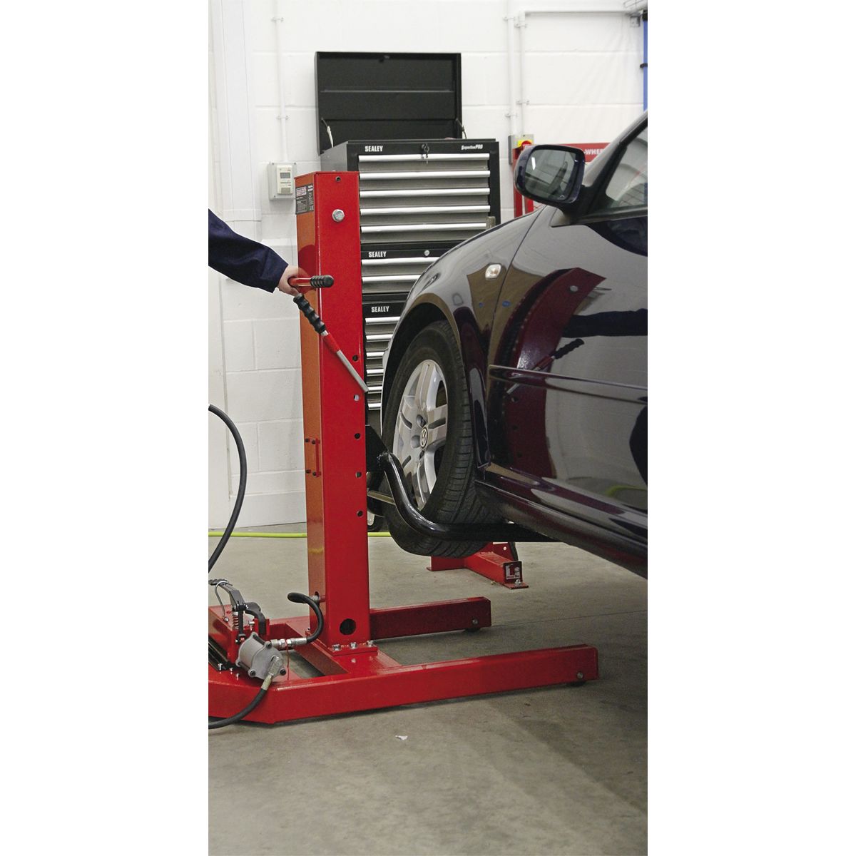 Sealey Air/Hydraulic Vehicle Lift with Foot Pedal 1.5 Tonne - Image 10