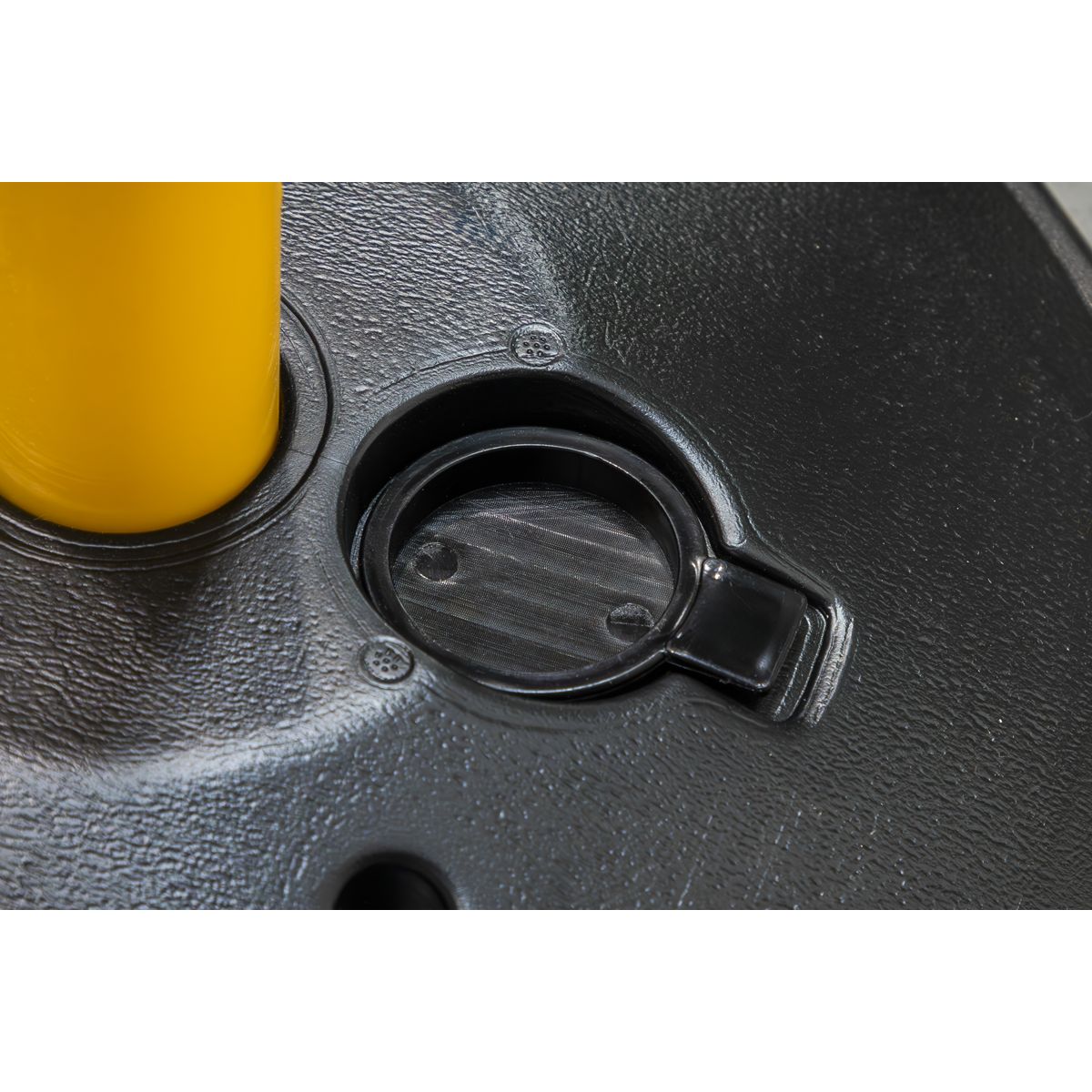 Sealey Post & Chain Kit 25m - Black/Yellow - Image 9