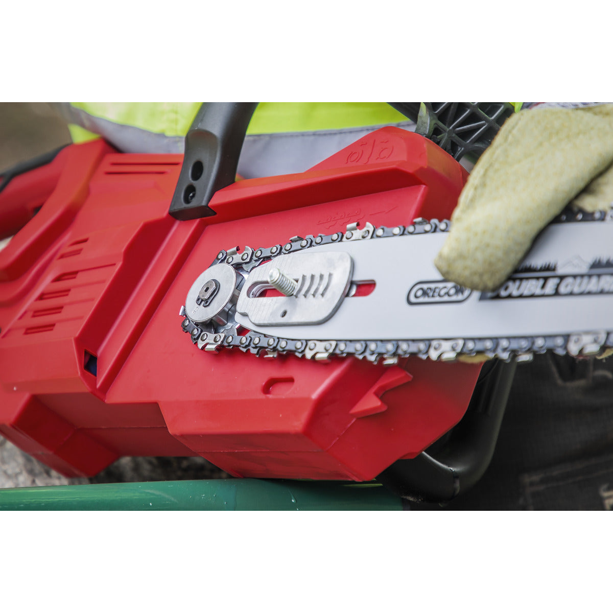 Sealey SV20 Series 25cm Cordless Chainsaw Kit 20V 4Ah - 2 Batteries CP20VCHSKIT