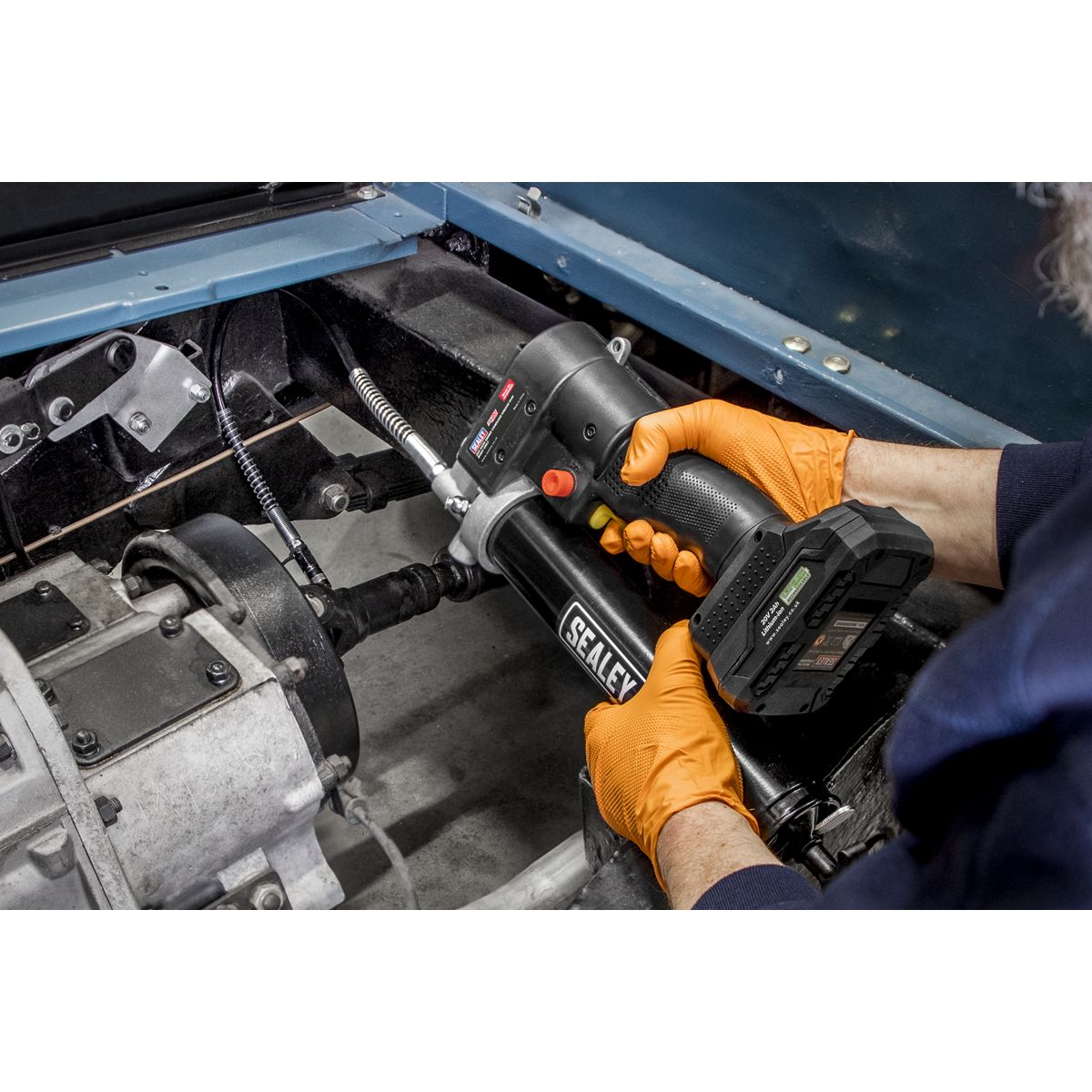 Sealey SV20 Series Cordless Grease Gun 20V - Body Only - Image 2