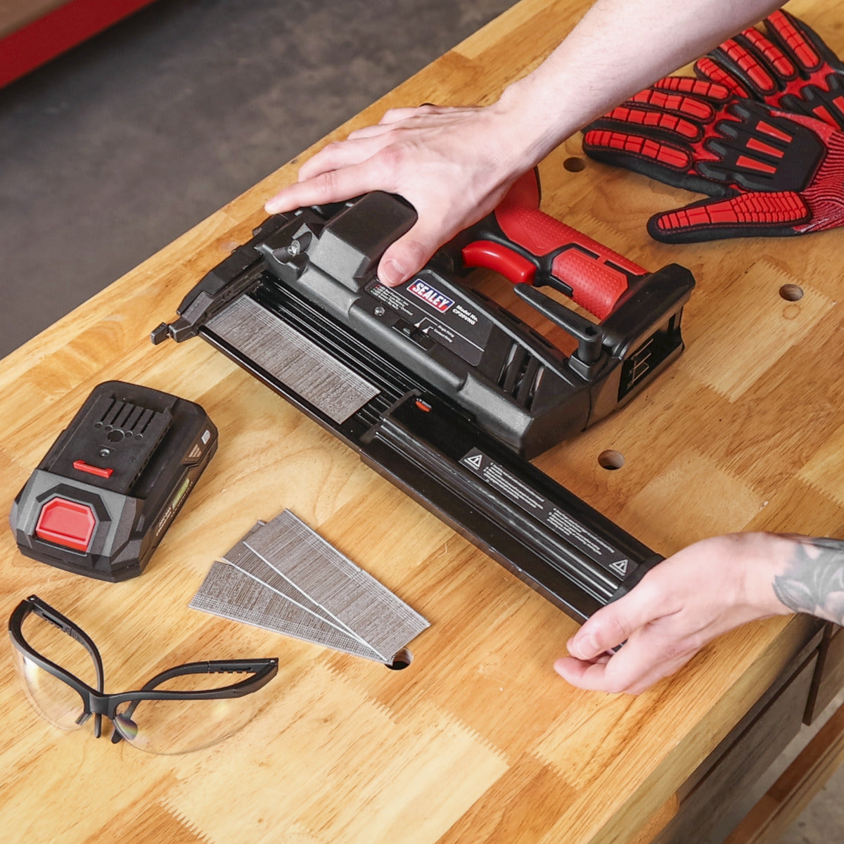 Sealey SV20 Series Cordless Nail/Staple Gun Kit 18G 20V - 2 Batteries CP20VNGKIT
