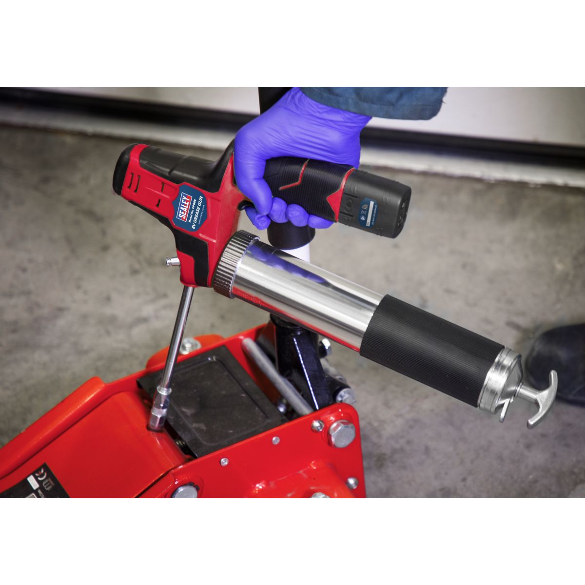 Sealey Cordless Grease Gun 8V - Image 3