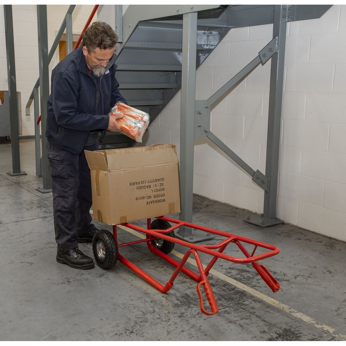 Sealey Sack Truck with Pneumatic Tyres 300kg Capacity - Image 4