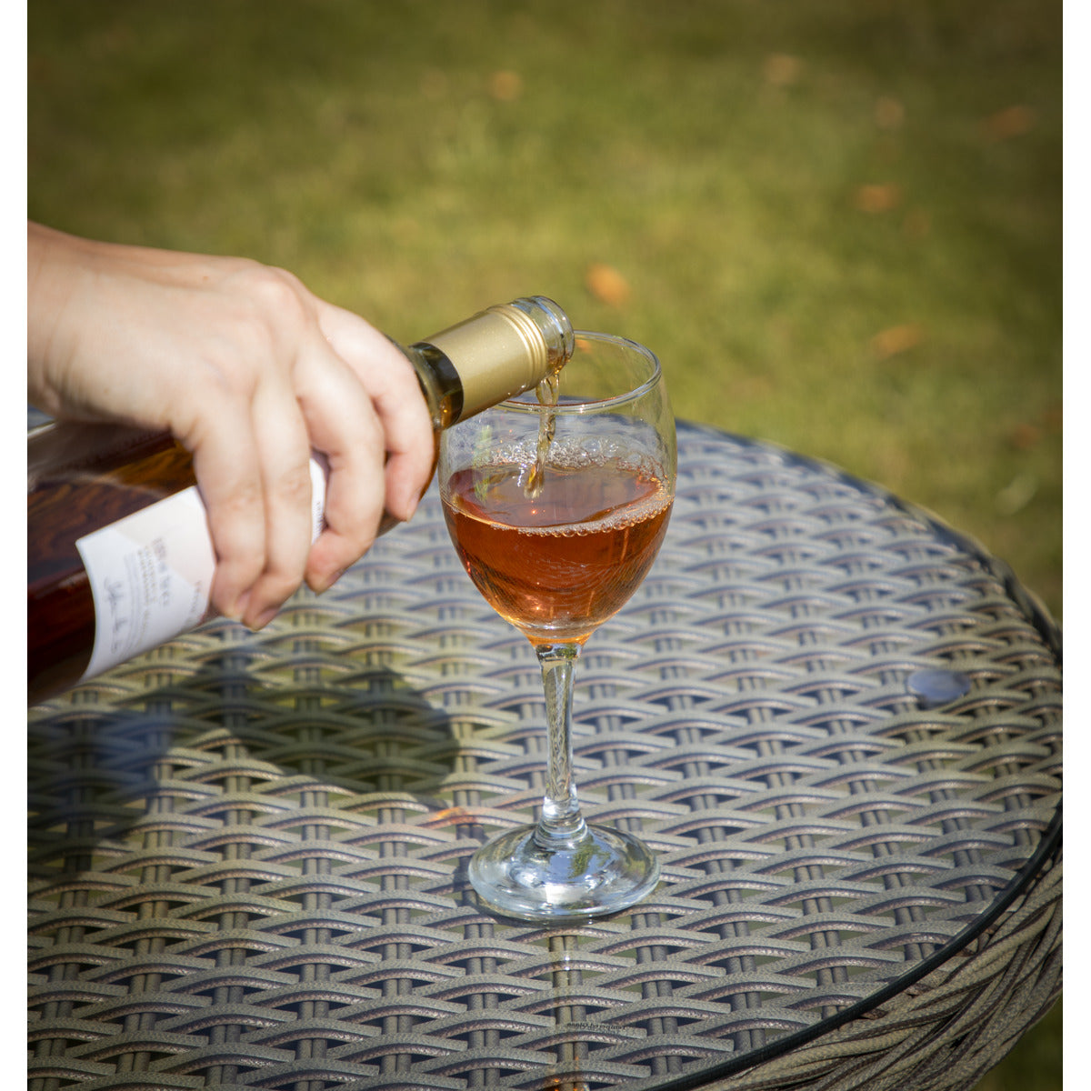 Dellonda Chester Rattan Wicker Round Outdoor Table with Tempered Glass Top DG65
