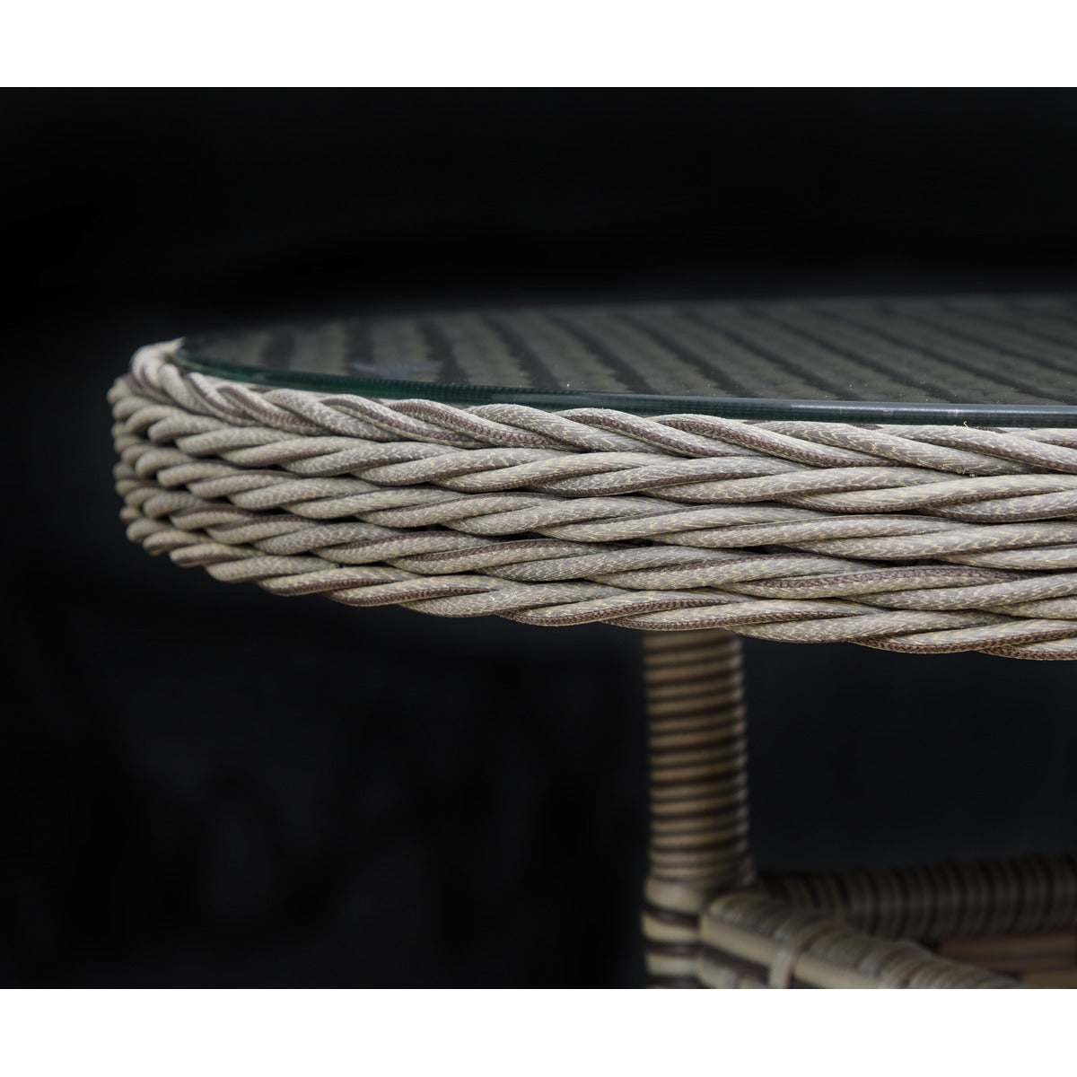 Dellonda Chester Rattan Wicker Round Outdoor Table with Tempered Glass Top DG65