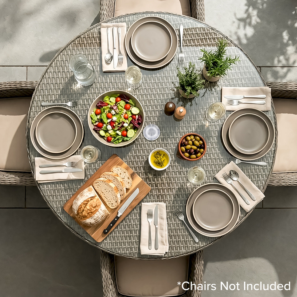 Dellonda Chester Rattan Wicker Round Outdoor Dining Table with Tempered Glass Top DG66