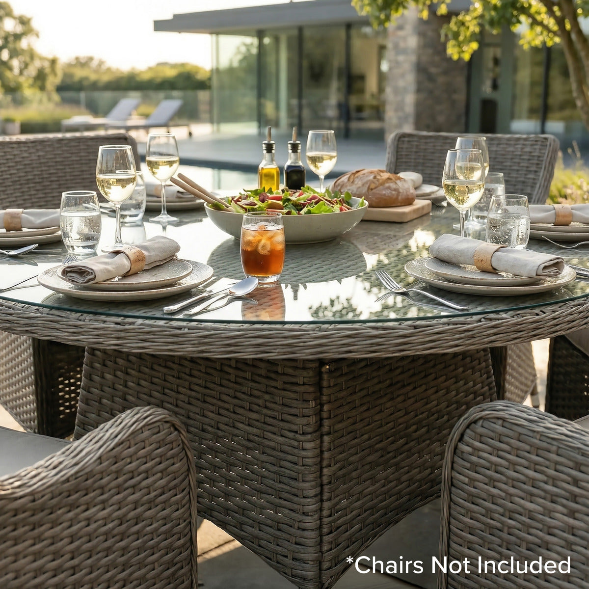 Dellonda Chester Rattan Wicker Round Outdoor Dining Table with Tempered Glass Top DG67