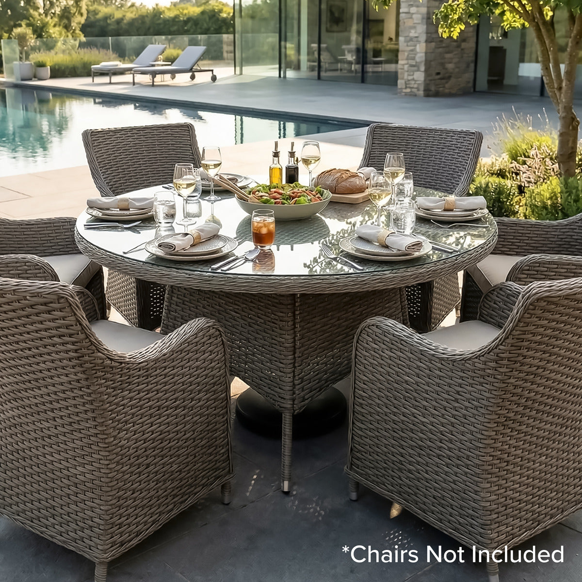 Dellonda Chester Rattan Wicker Round Outdoor Dining Table with Tempered Glass Top DG67