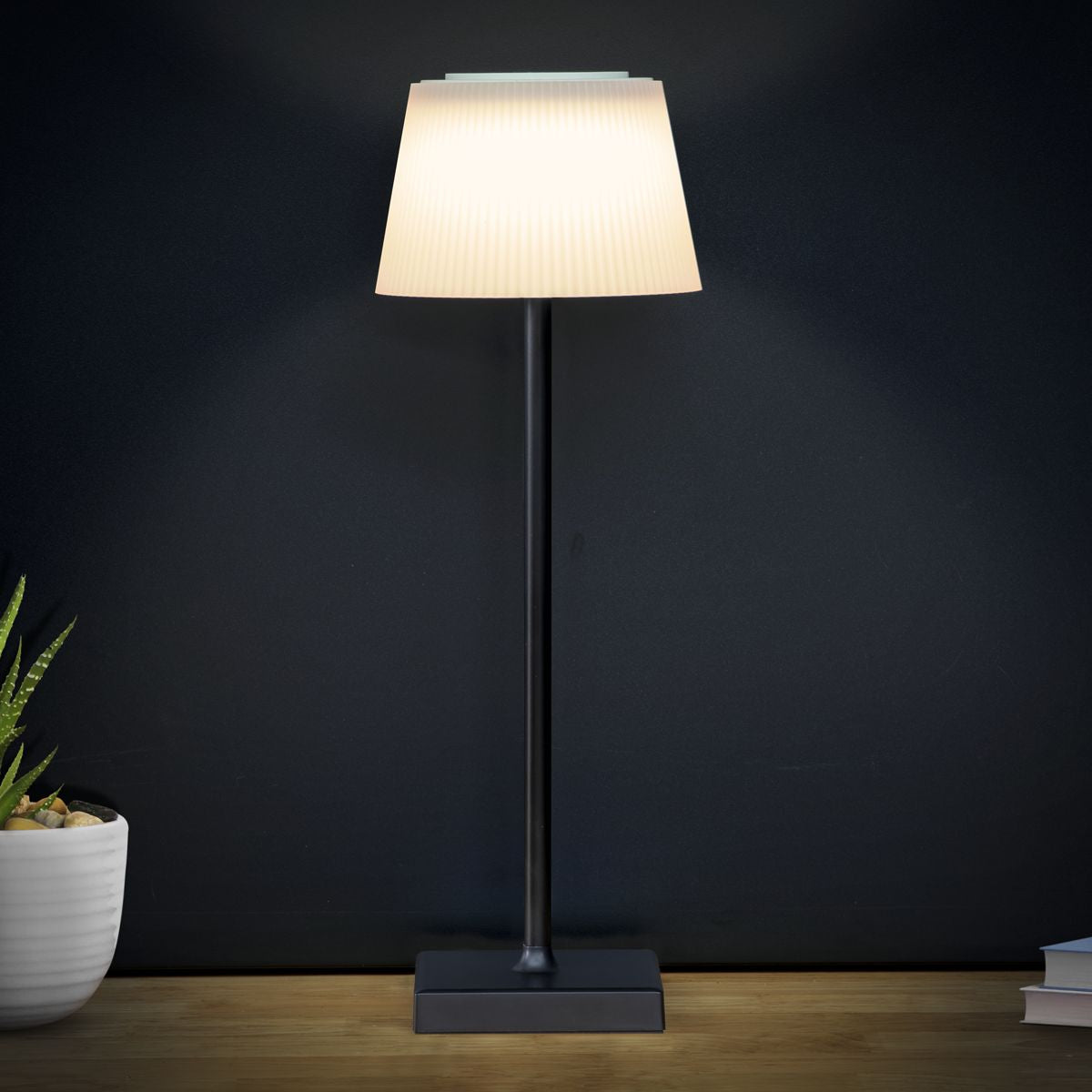 Dellonda Rechargeable Table Lamp for Home Office Restaurant RGB Colours - Image 7