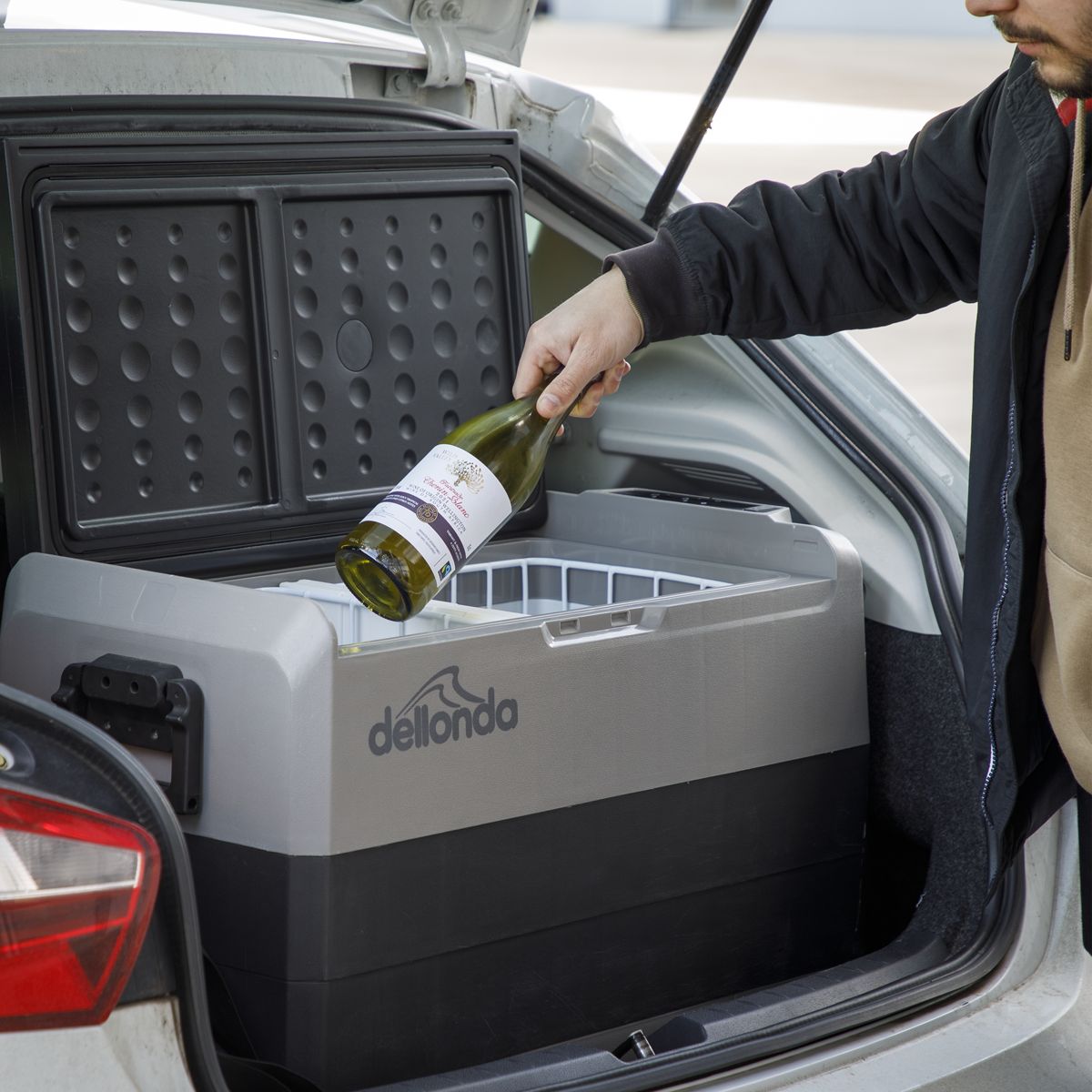 Dellonda Portable Fridge Freezer/Cool Box with LED Display 50L - Image 8