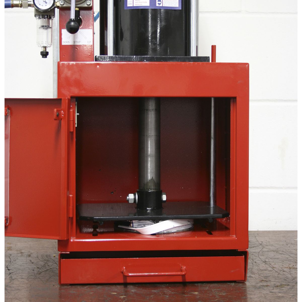 Sealey Pneumatic Paint Can Crusher 2.2 Tonne - Image 5