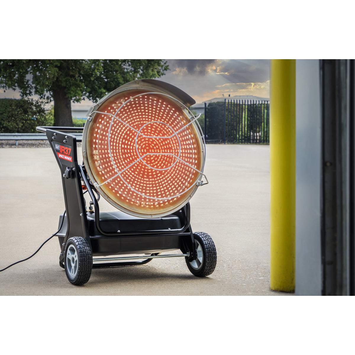 Sealey Space Warmer Infrared Kerosene/Diesel Heater with Wheels 136,000Btu/hr IR37