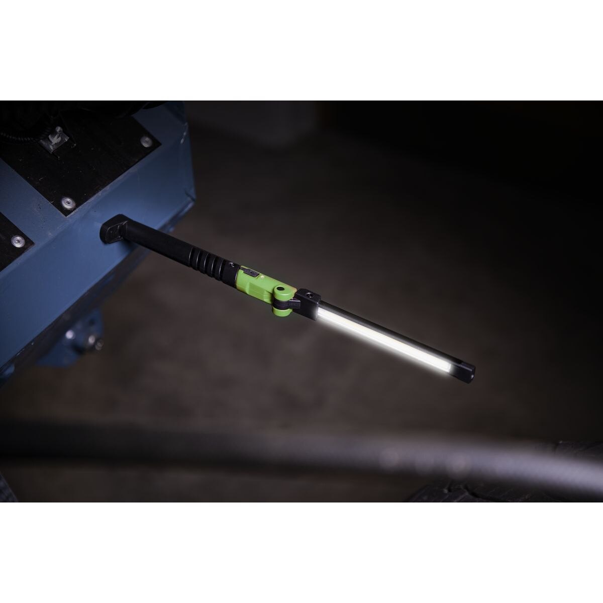 Sealey Rechargeable Slim Folding Pocket Light 2 COB & 1 SMD LED - Green - Image 2