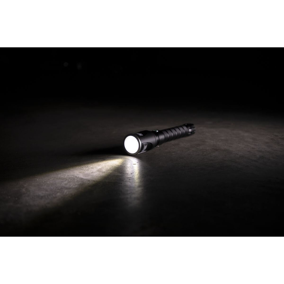 Sealey Rechargeable Aluminium Torch with Adjustable Focus 20W SMD LED - Image 5