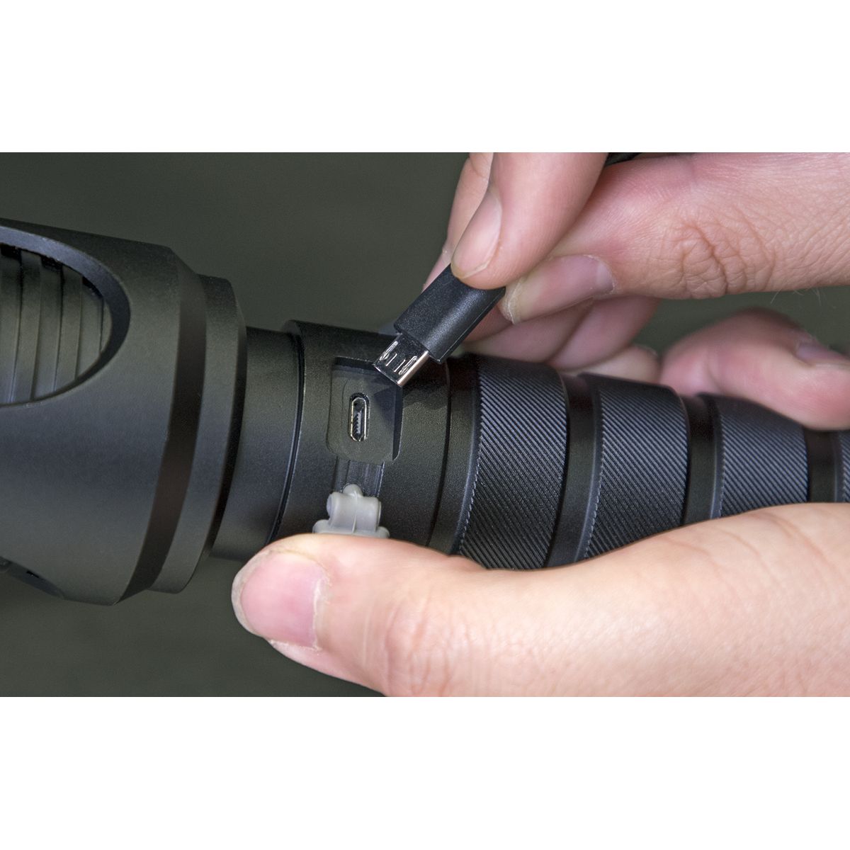 Sealey Rechargeable Aluminium Torch with Adjustable Focus 60W SMD LED - Image 8