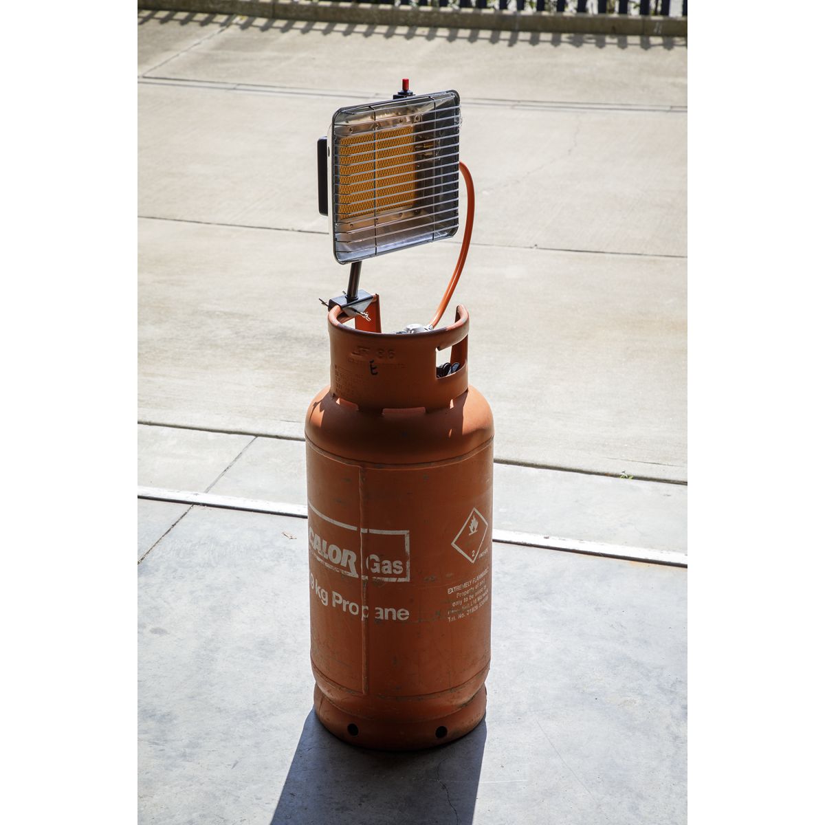 Sealey Space Warmer Bottle Mounting Propane Heater 14,330Btu/hr - Image 2