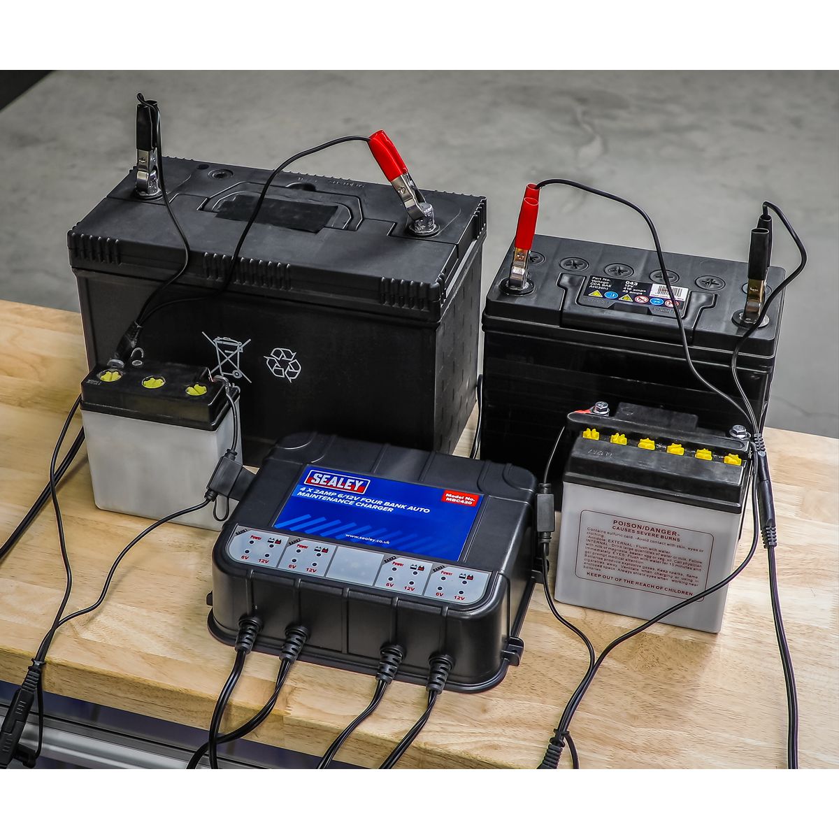 Sealey 6/12V Four Bank Auto Maintenance Charger 8A (4 x 2A) - Image 5